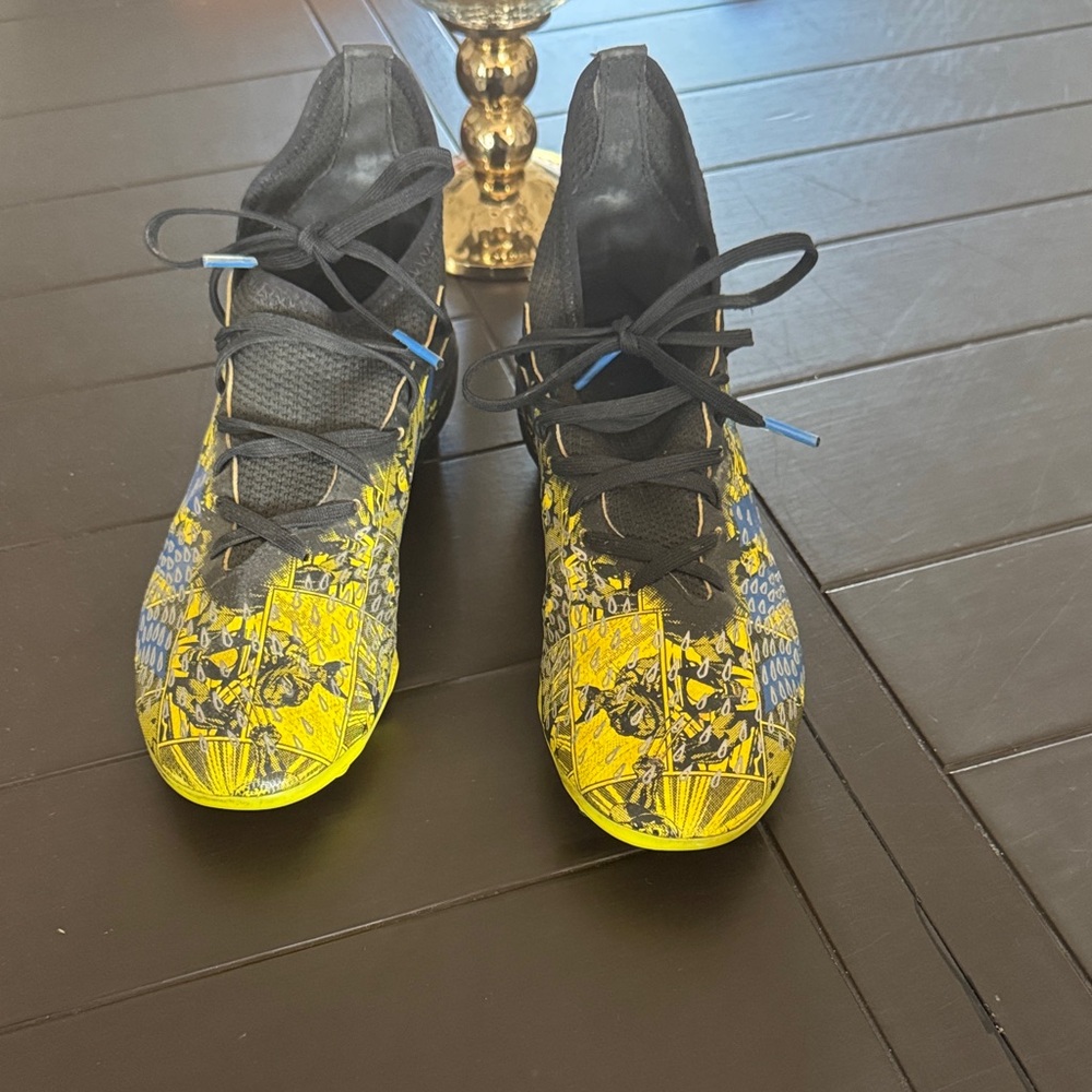 Wolverine Predator Black and Yellow Soccer Cleats Sneakers Boys 6